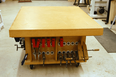 Assembly table